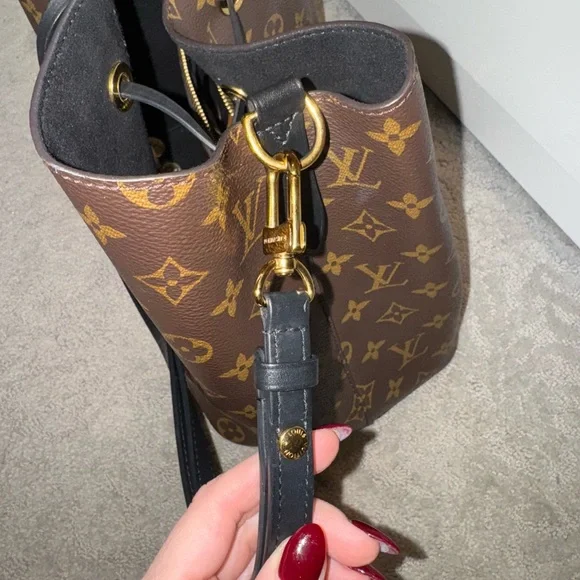 Louis Vuitton NeoNoe MM - Picture 7 of 14